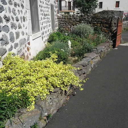 Holiday home Maison Campagnarde Renovee Pres Du Mont Deveze Avec Jardin